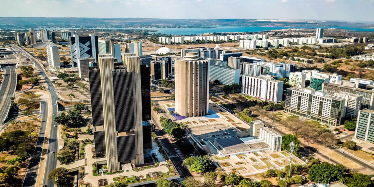 A capital onde o futuro foi desenhado no papel e hoje dita o ritmo do país
